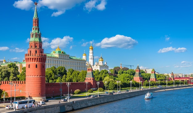 Kremlin de Moscú en verano Rusia