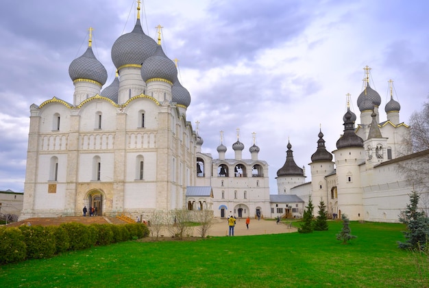 El Kremlin de Rostov de piedra blanca