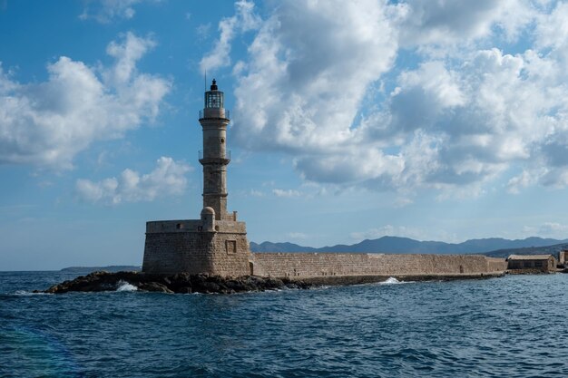 Kreta Griechenland Leuchtturm im venezianischen Hafen in der Altstadt von Chania Sonntag