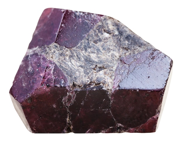 Kristall aus Granat-Almandin-Edelstein isoliert