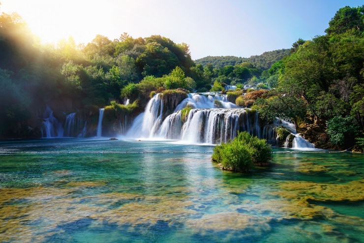 Foto krka wasserfälle auf dem fluss krka in kroatien