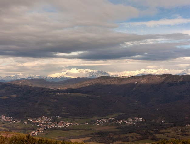 Krn montanha coberta por neve vista superior do mont st gabriel