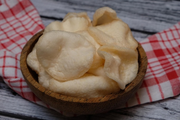 krupuk kerupuk Udang ist Cracker aus Stärke oder Tierhaut und anderen Zutaten. Garnele.