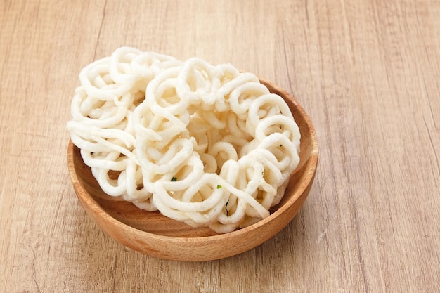 Krupuk oder Kerupuk Indonesien traditionelle Cracker aus Mehl und Gewürzen