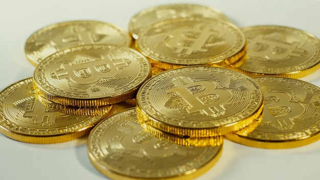 Kryptowährung Gold Bitcoins - BTC - Bit Coin. Makroaufnahmen Kryptowährung Bitcoin-Münzen.