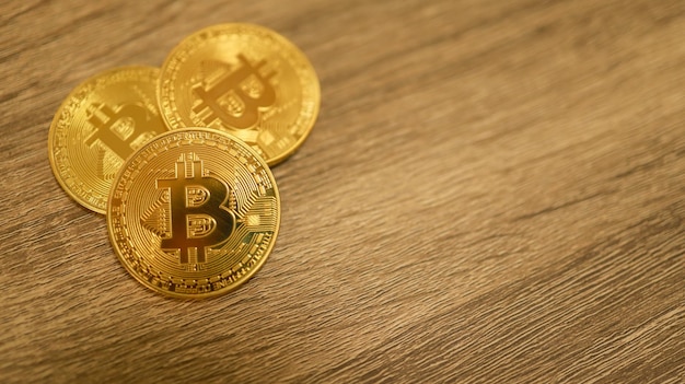 Kryptowährungssymbol bitcoin Gold Digital Currency Money Investieren in virtuelle Vermögenswerte Halten Sie Golden Bitcoin Investment Markttrend Finanzwelt Kryptowährung und Technologie