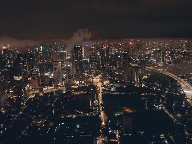 Kuala Lumpur, Malásia - 16 de novembro de 2018: bela vista do arranha-céu da cidade de Kuala Lumpur durante o nascer do sol ou a cena do pôr do sol, de vista superior.