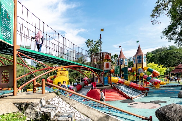 Foto kuala lumpur malasia 9 sep 2018 parque infantil lake garden en el centro de kuala lumpur