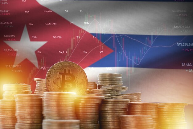 Kuba-Flagge und große Menge an goldenen Bitcoin-Münzen und Handelsplattform-Diagramm Kryptowährung