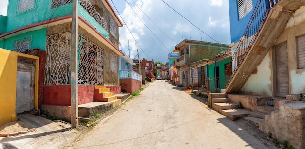 Kubanische Stadt an einem pulsierenden sonnigen Tag Trinidad Kuba
