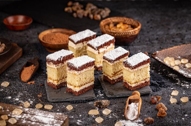 Kuchen mit kleinen Häppchen