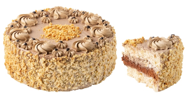 Kuchen mit Schokolade und Nüssen und ein Stück isoliert auf weißem Backboden mit Schnittweg