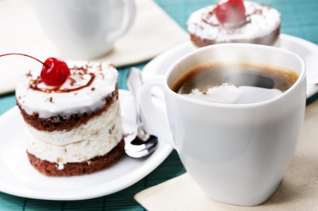 Foto kuchen und kaffeetasse