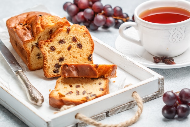 Kuchenbrot mit Rosinen