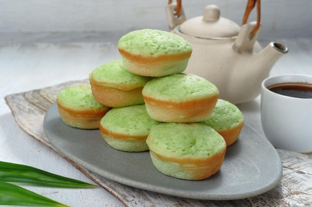 kue apam oder apem indonesischer traditioneller süßer snack.