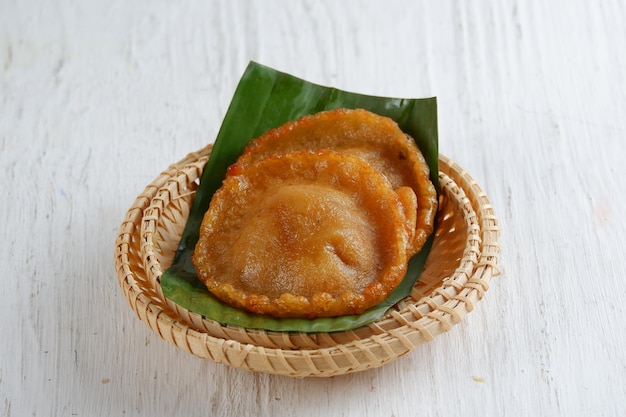 Kue cucur ou kucur é um lanche tradicional no sudeste da Ásia, incluindo Indonésia, Malásia e sul ...