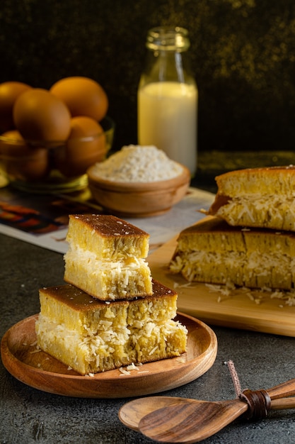 Foto kue hok lo pan ou martabak bangka é uma sobremesa da indonésia