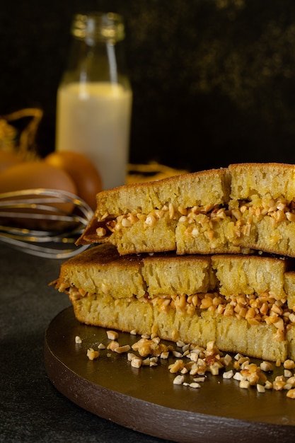 Kue Hok Lo Pan ou martabak bangka é uma sobremesa da Indonésia