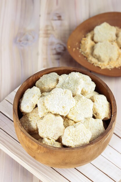 Kue kering ou kukis semolina nestum ou biscoitos de semolina são biscoitos feitos de farinha de semolina