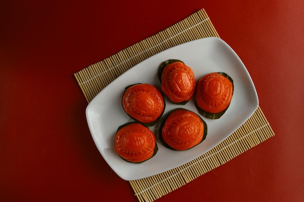 Kue Ku ou bolo tok ou bolo de tartaruga vermelha é um bolo tradicional indonésio da cultura chinesa