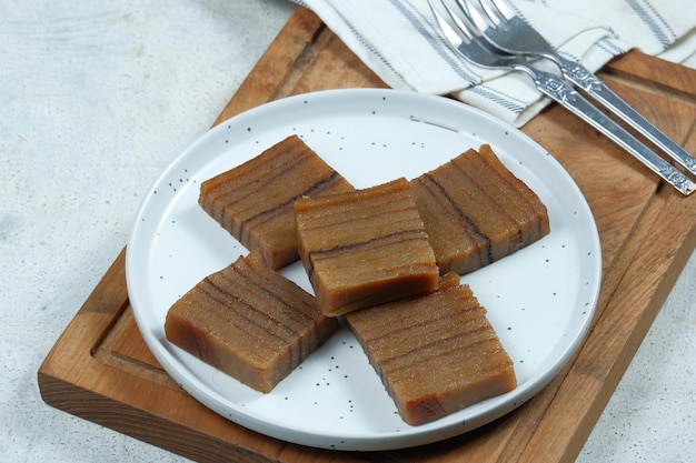 kue lapis engkak ketan ist einer der original indonesischen Schichtkuchen aus Süd-Sumatera