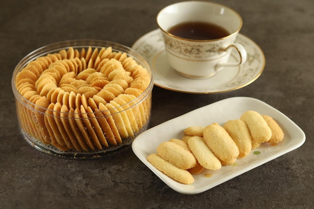 Kue Lidah Kucing oder Katzenzunge. Dünne Kekse mit süßem Geschmack und knusprig