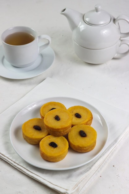 Kue Lumpur oder javanesischer Pfannkuchen ist ein traditioneller Pfannkuchen aus Kürbis und Kokosmilch