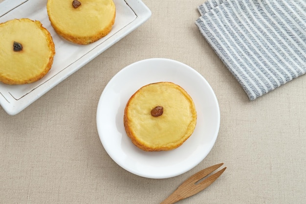 Kue Lumpur oder Mud Cake Indonesischer traditioneller Snack aus Kartoffeln, Mehl, Eiern, Kokosmilch