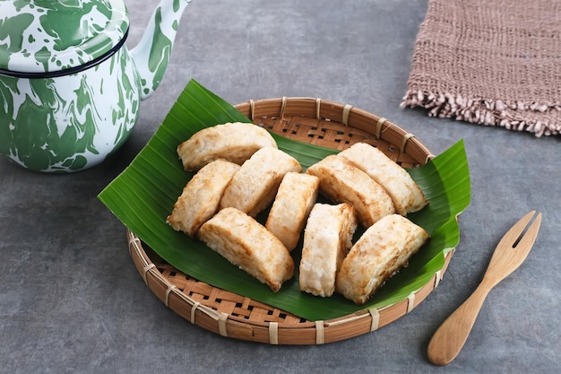 Kue Pancong Gandos oder Bandros ist ein traditioneller indonesischer Snack