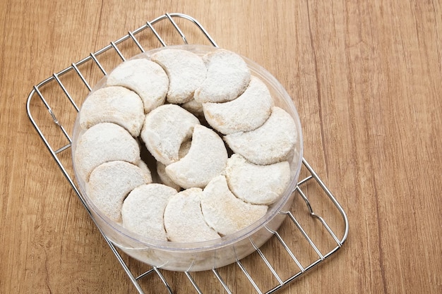 Kue Putri Salju ou Biscoitos Brancos de Neve em forma de crescente