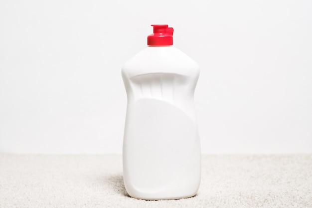 Küchenreinigung Hochwertiges Reinigungsmittel Plastikflaschenmodell auf weißem Hintergrund