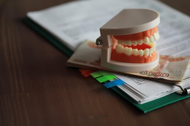 Kümmern Sie sich um Ihren Mund Russische zahnärztliche Leistungen Teures Zahnzentrum