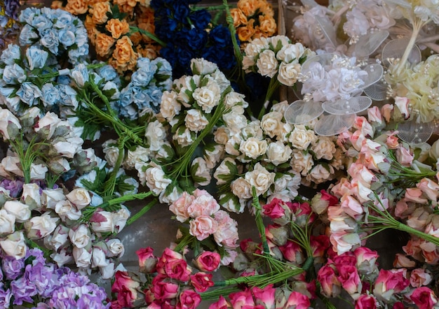 Künstliche Rosen als Blumenkunst im Blick