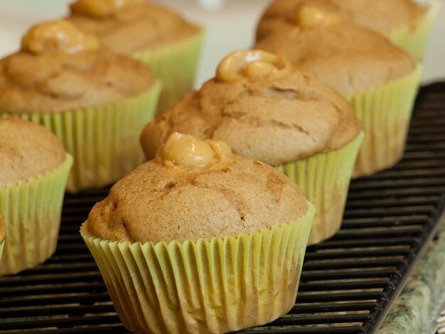 Kürbis-Cupcakes für die Party backen.