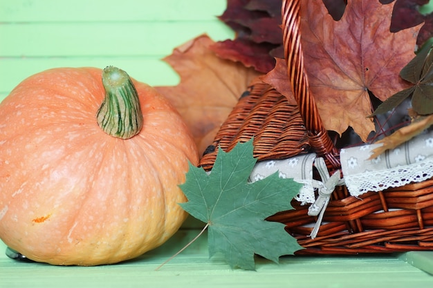 Kürbis Holztisch Herbst