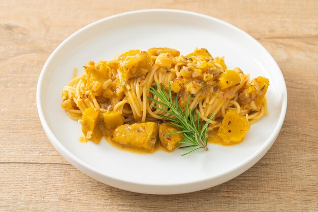 Kürbis-Spaghetti-Pasta Alfredo-Sauce - vegane und vegetarische Küche
