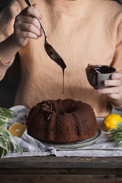 Kürbiskuchen mit Schokoladenstückchen und Preiselbeeren