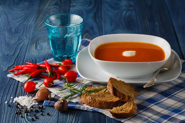 Kürbissuppe mit Brot