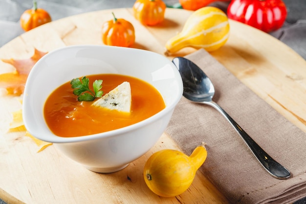 Kürbissuppe mit Käse