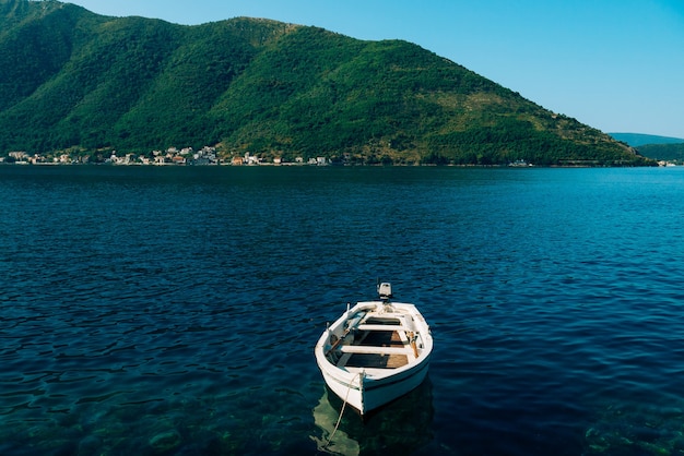 küste der bucht von kotor montenegro