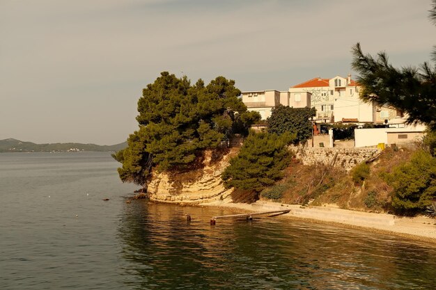 Foto küste des adriatischen meeres in budva montenegro