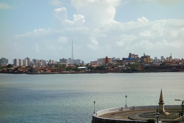 Küste in Sao Luis Maranhao Brasilien an der Ebbe-Stadtbild-Bucht