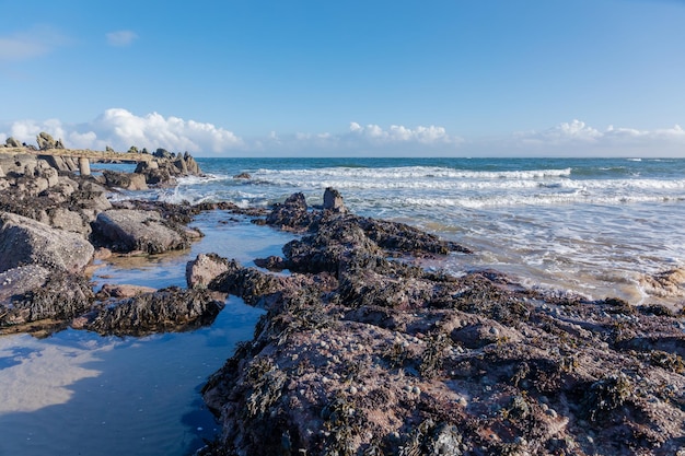 Küste Nordirlands Ansichten des Atlantischen Ozeans Bestandsfotos