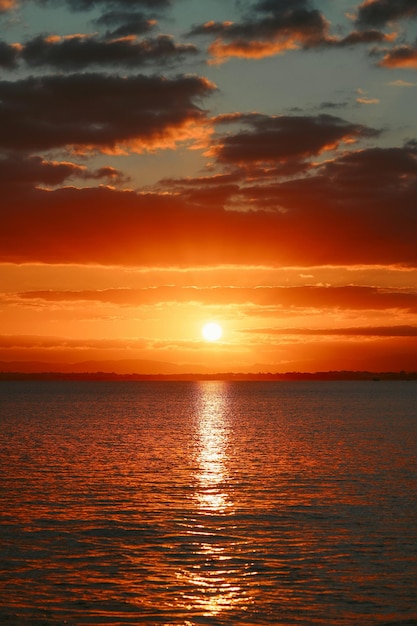 Foto küsten-twilight sonnenuntergang schönheit am meer