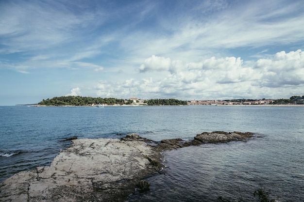 Küstenbuchtlandschaft in Kroatien-Sommerferien