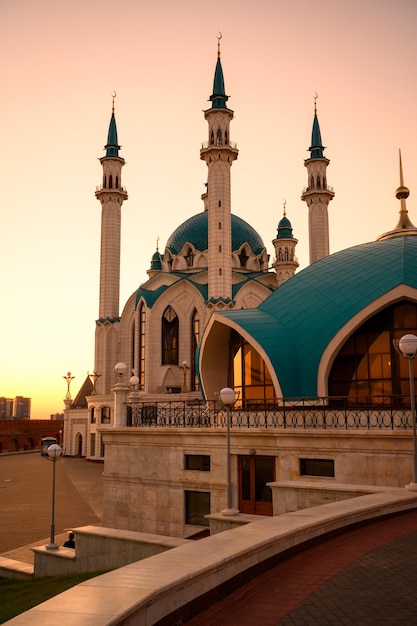 Kul-Scharif-Moschee bei Sonnenuntergang Kasan Tatarstan Russland Vertikale Ansicht des Kasaner Kreml