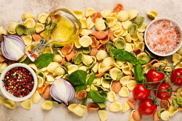 Kulinarisches Kochen mit traditionellen Zutaten für die Zubereitung italienischer Pasta