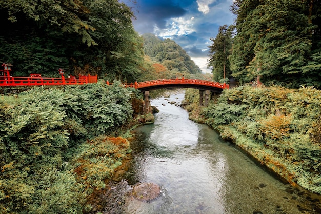 Kulturelles Weltkulturerbe Shinkyo-Brücke Nikko über den Daiya-Fluss