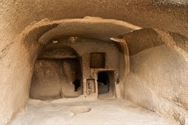 Kulturhistorisches Erbe Georgiens. Vardzia ist eine alte Höhlenstadt im Felsen.