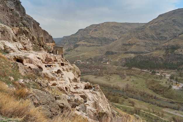 Kulturhistorisches Erbe Georgiens Vardzia ist eine alte Höhlenstadt im Felsen